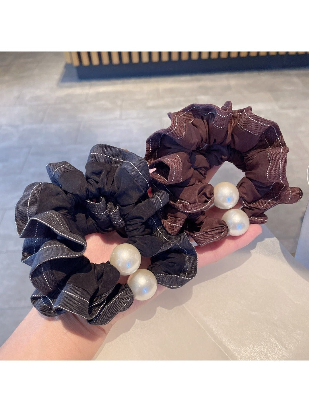Gifty - Color Block Ruffle Scrunchie