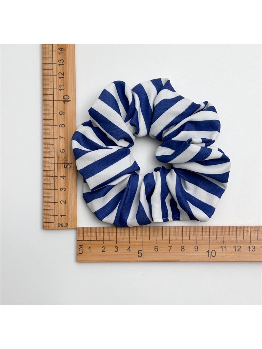 Gifty - Striped Scrunchie Hair Tie