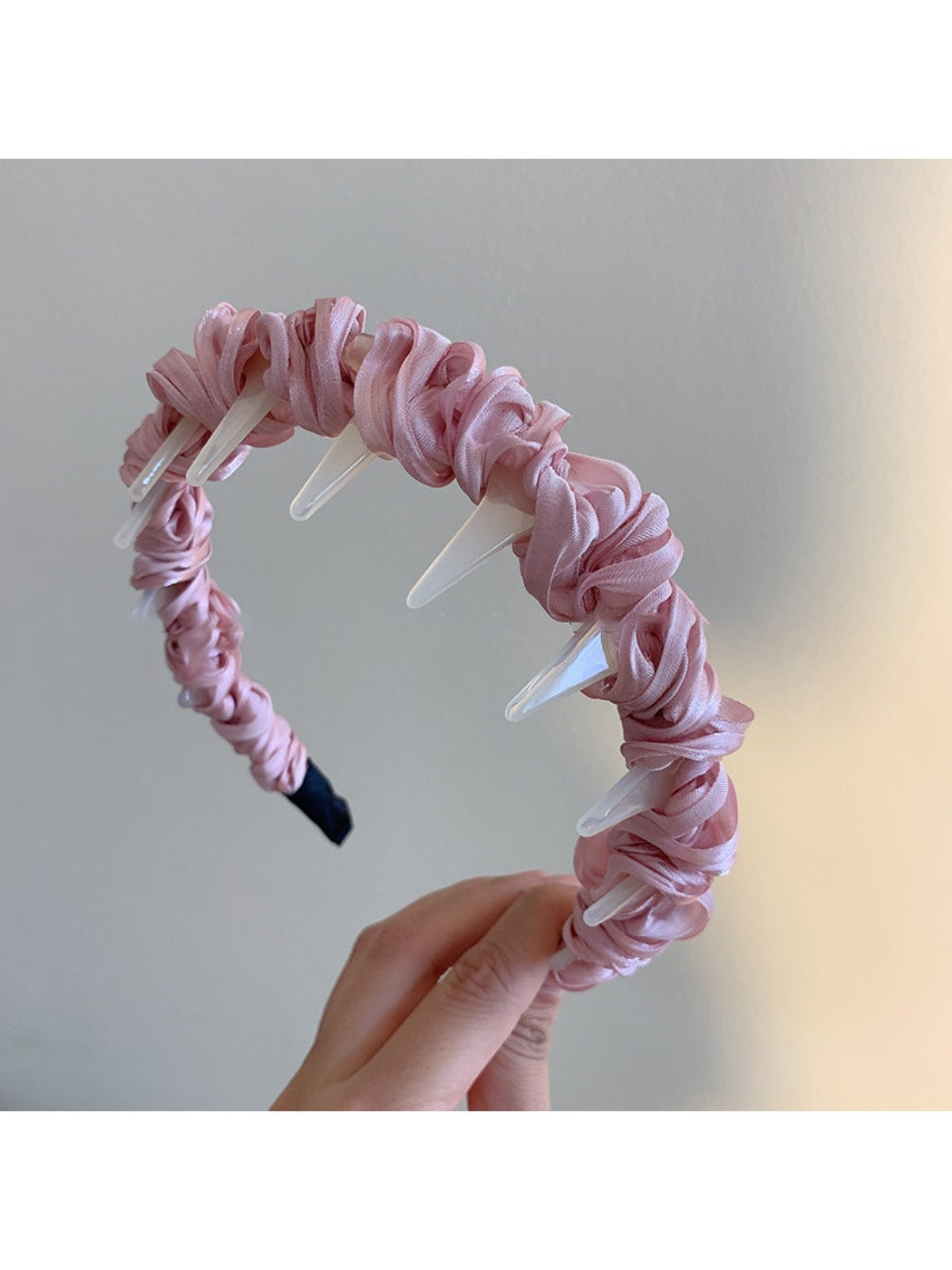Gifty twist headband displayed on a white background