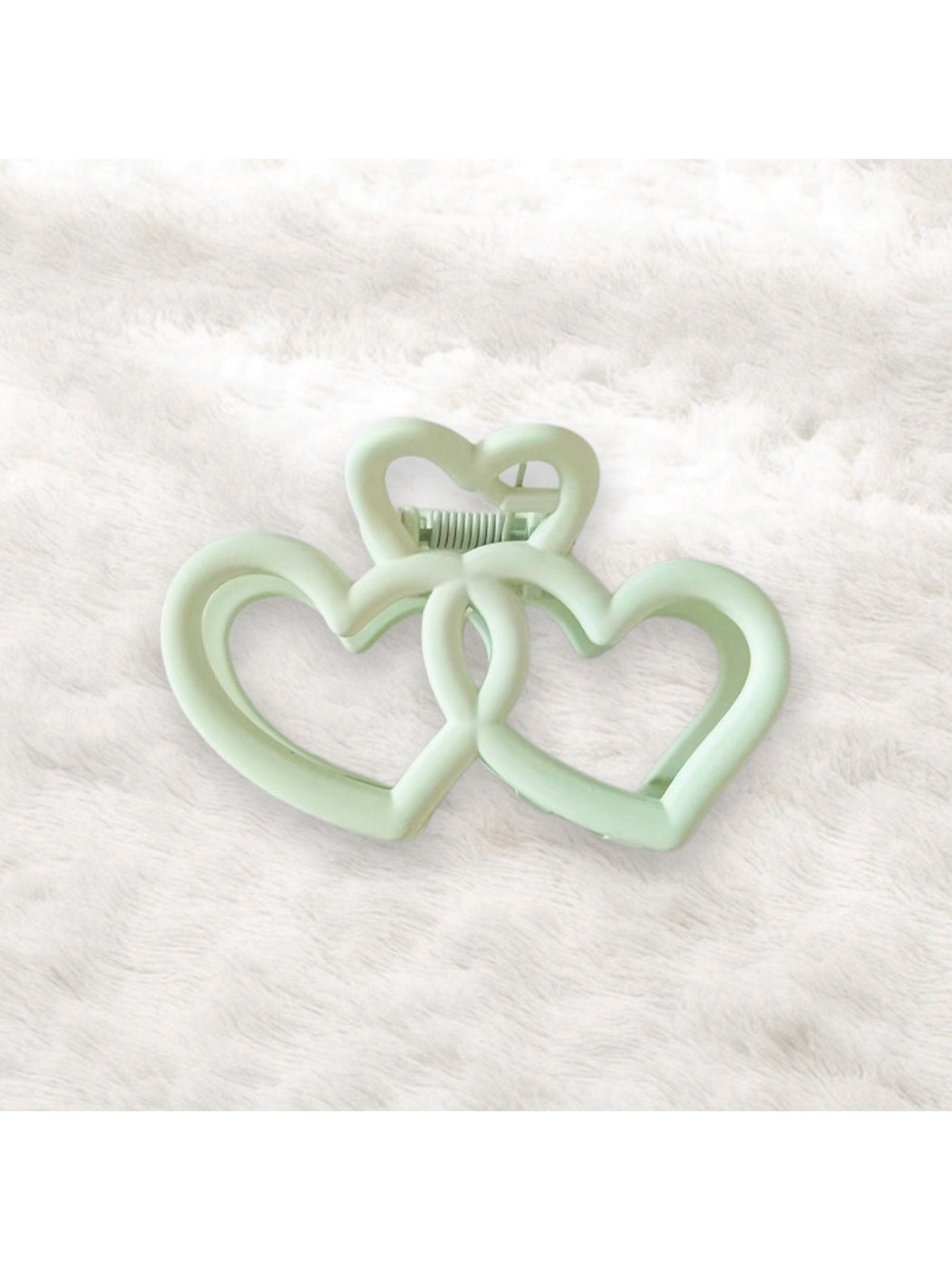 Beau - Double Heart Cutout Plastic Hair Claw Clip