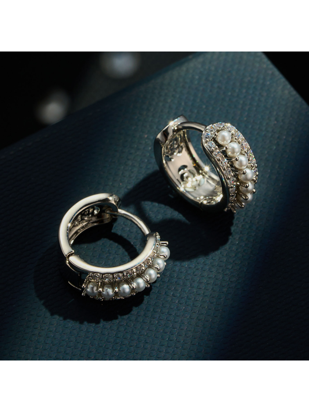 Earedge - Commuter Geometric Ring Accent Earrings