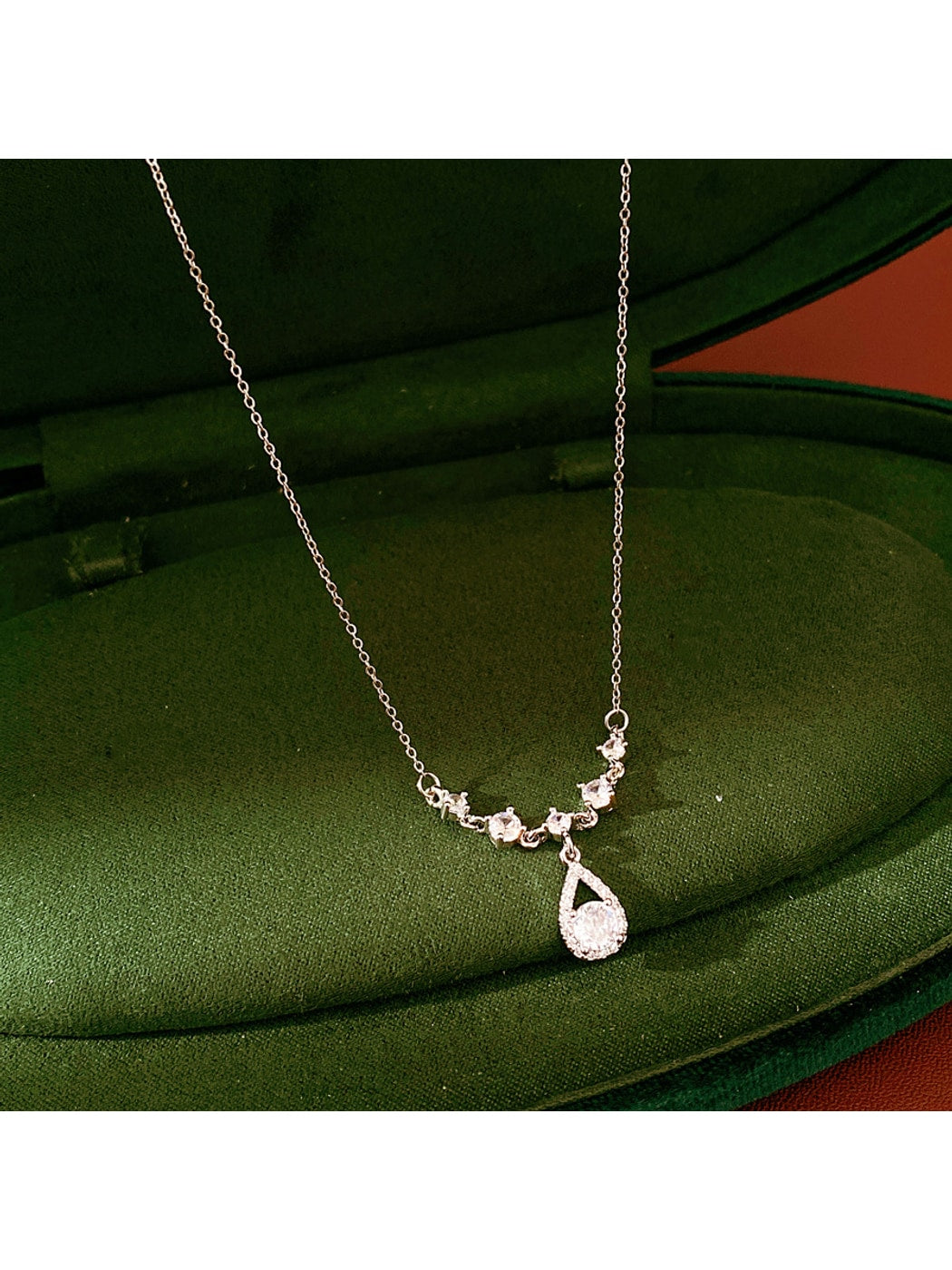 Nozari - Alloy Drop Pendant Clavicle Chain Necklace