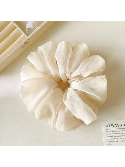 Gifty Pure Simple Mesh Scrunchie styled in a ponytail on model