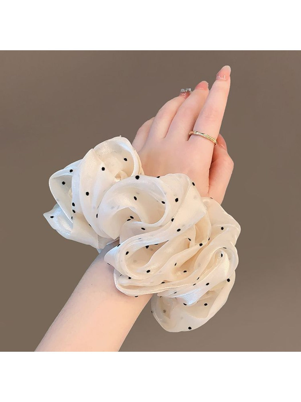 Gifty - Elegant Polka-Dotted Satin Scrunchies
