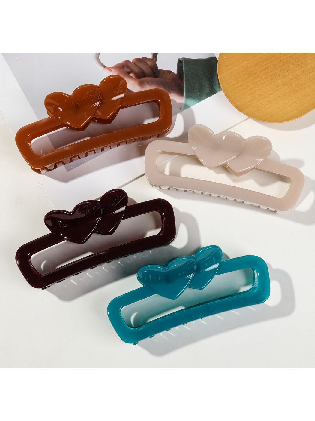 Beau - Hollow Heart Hair Claw Clip