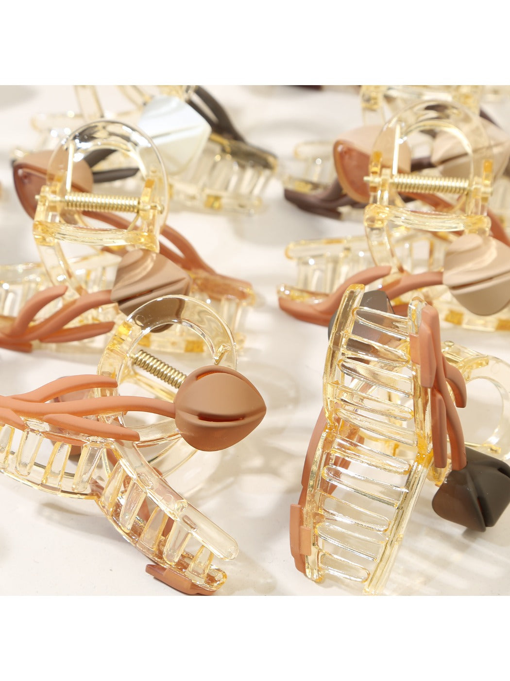 Beau - Crisscross Tulip Shaped Hair Claw Clip