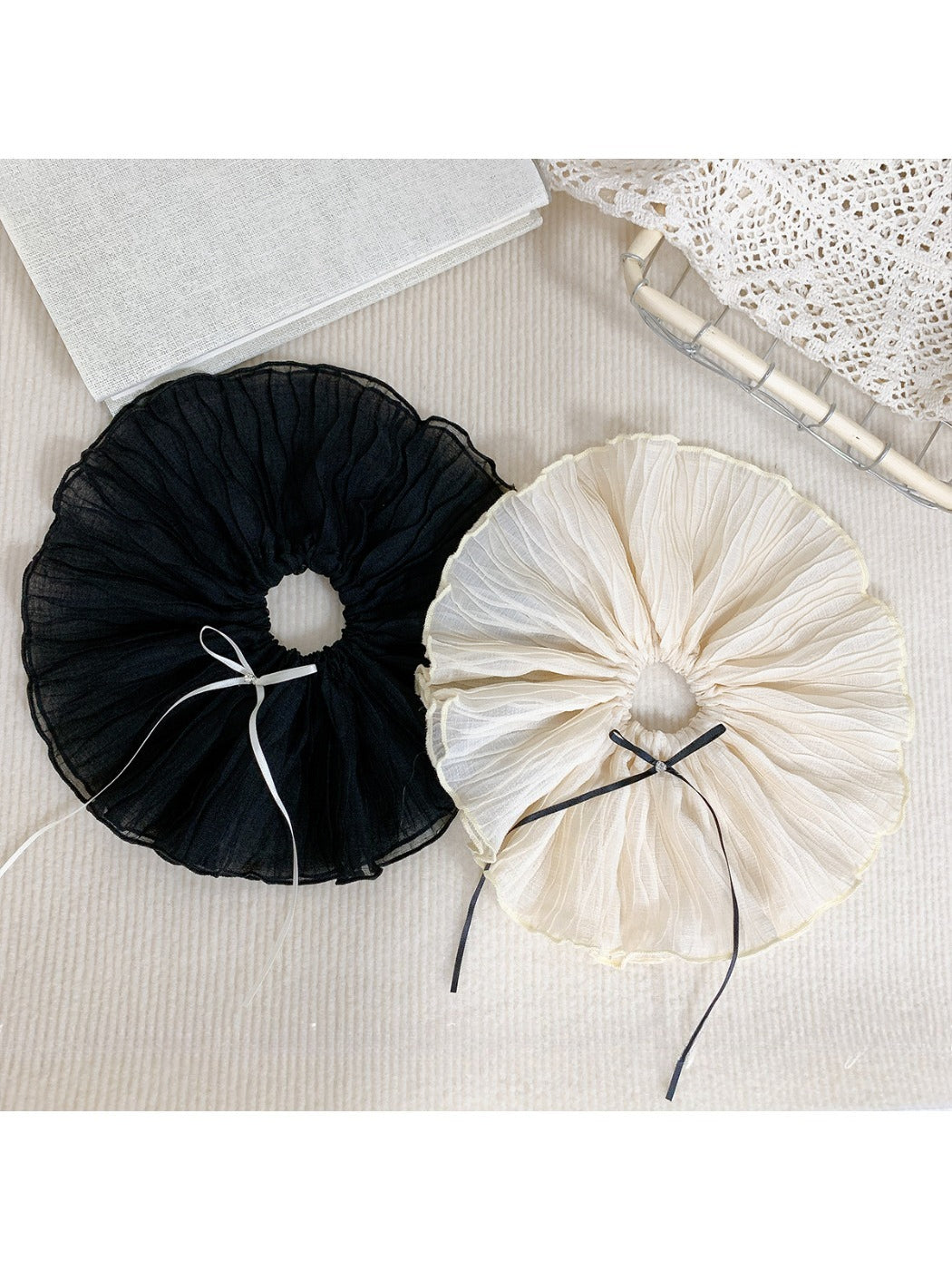 Gifty - Black Crinkle Scrunchie Hair Ties