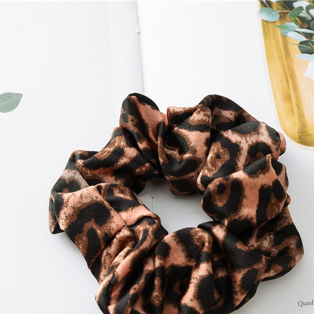 Leopard Glossy Scrunchie Collection variant image