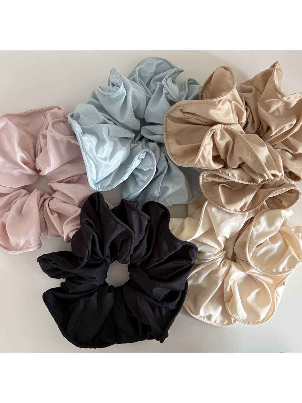 Gifty - Sweet Ruffled Oversized Polyester Scrunchie