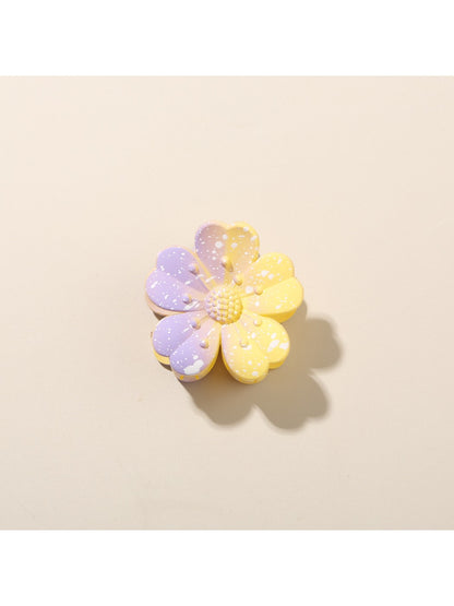 Beau - Gradient Five Petal Hair Claw Clip