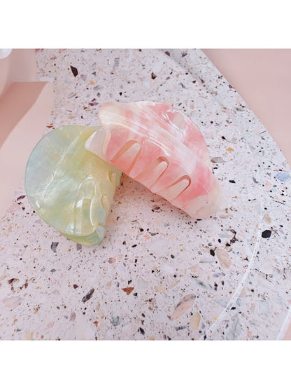 Side view of Beau gradient acrylic hair clip highlighting thickness and clasp mechanism