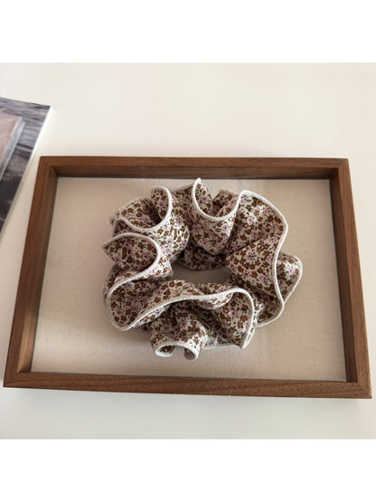 Gifty - Vintage Floral Ruffle Hair Scrunchie