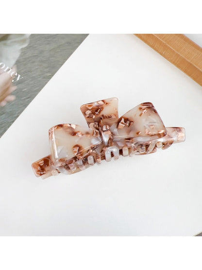 Beau bow shaped claw clip in soft pink color with smooth edges