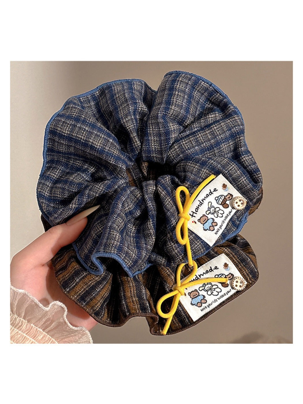 Gifty - Elegant Bow Checkered Scrunchie