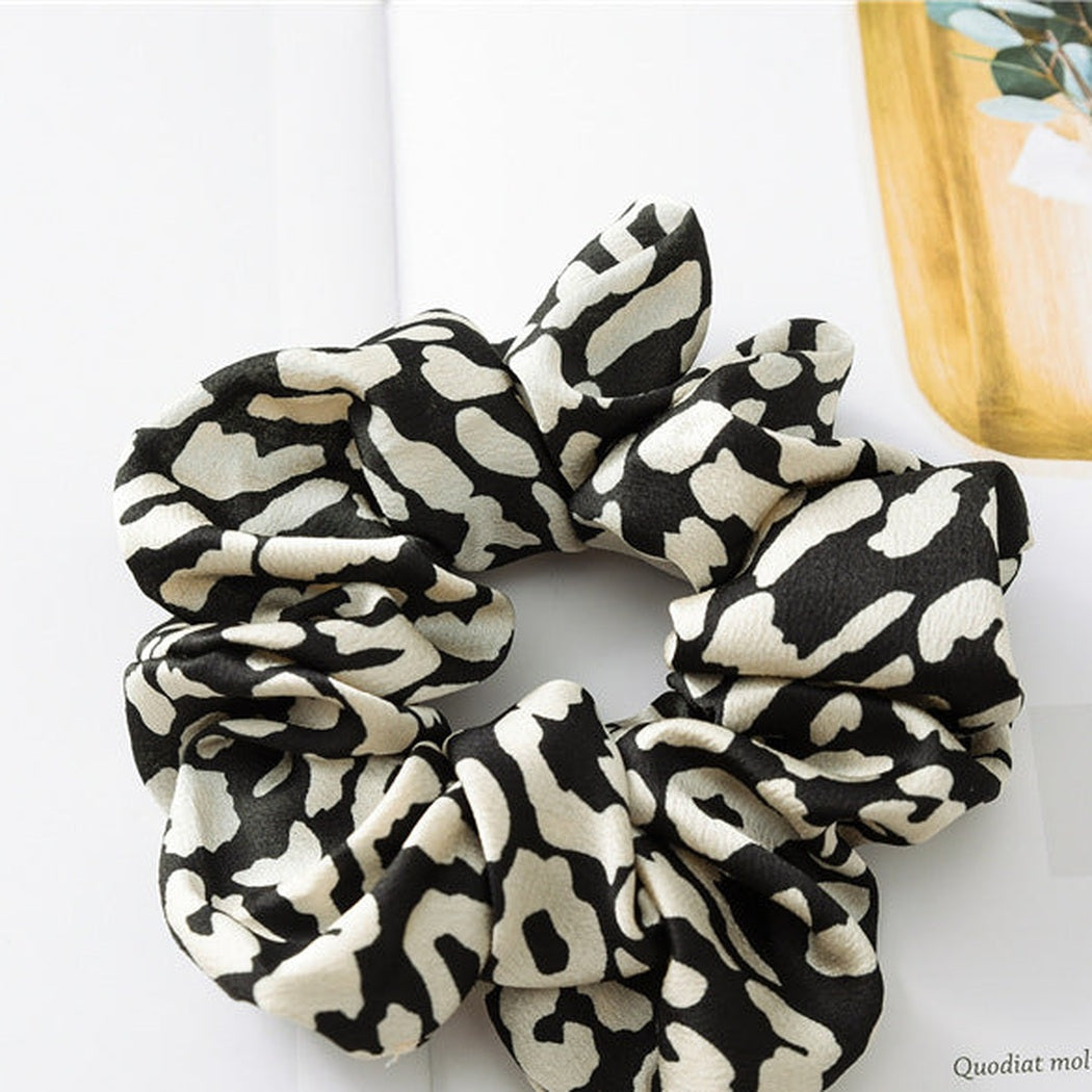 Leopard Glossy Scrunchie Collection variant image