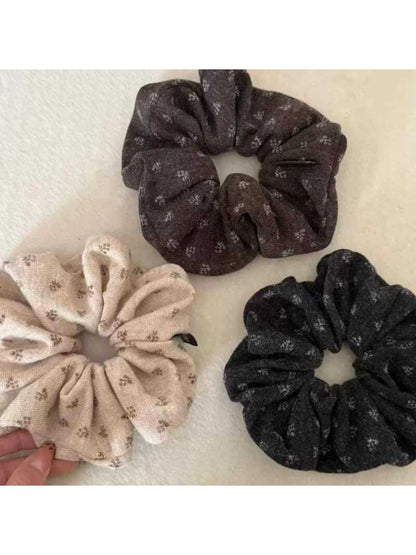 Gifty - Floral Knitted Scrunchie Hair Tie