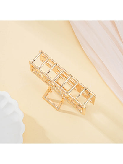 Close-up of Beau Mysterious Retro Square Hair Clip texture and design details