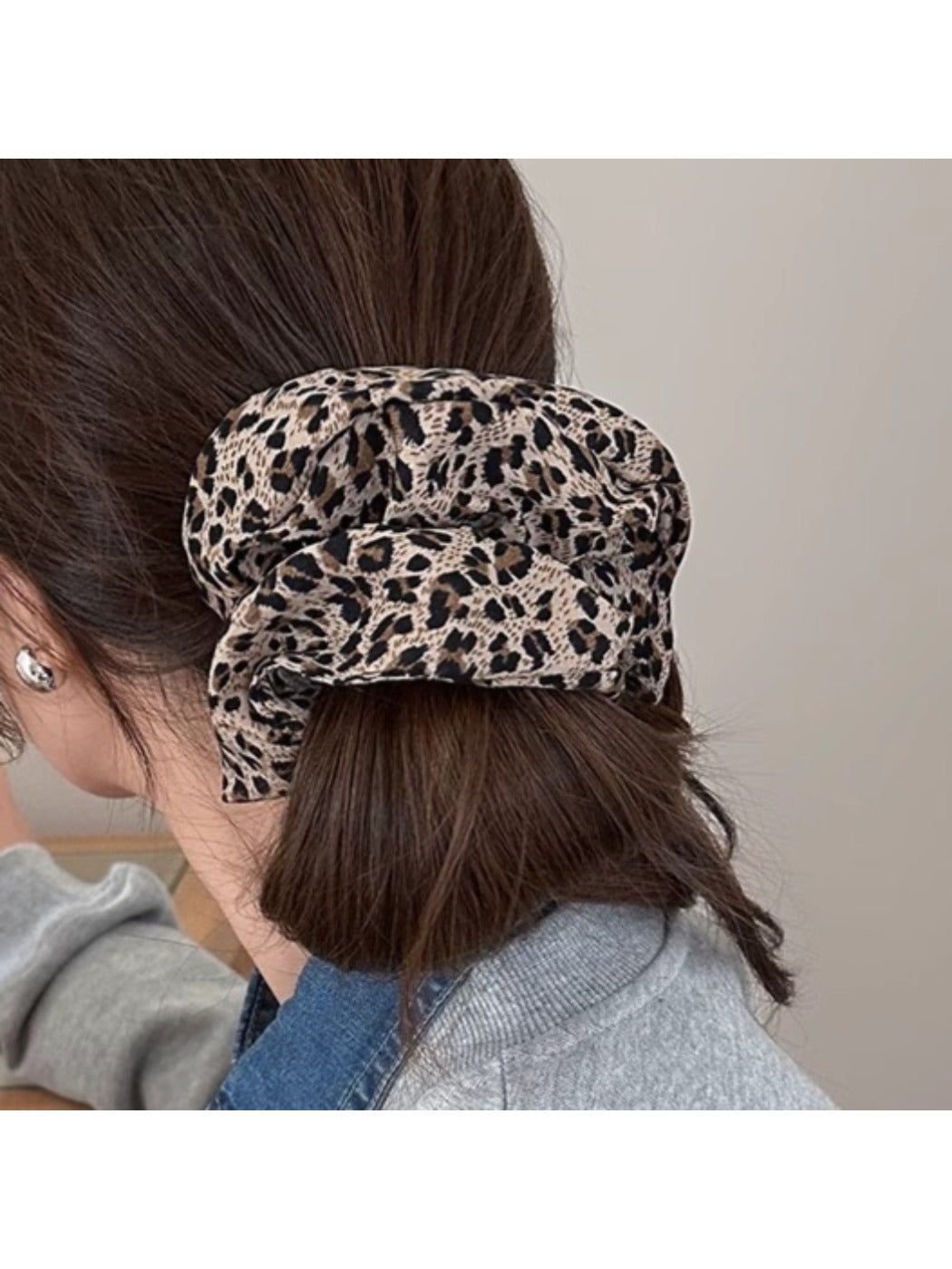 Gifty - Chic Leopard Print Ruched Scrunchie