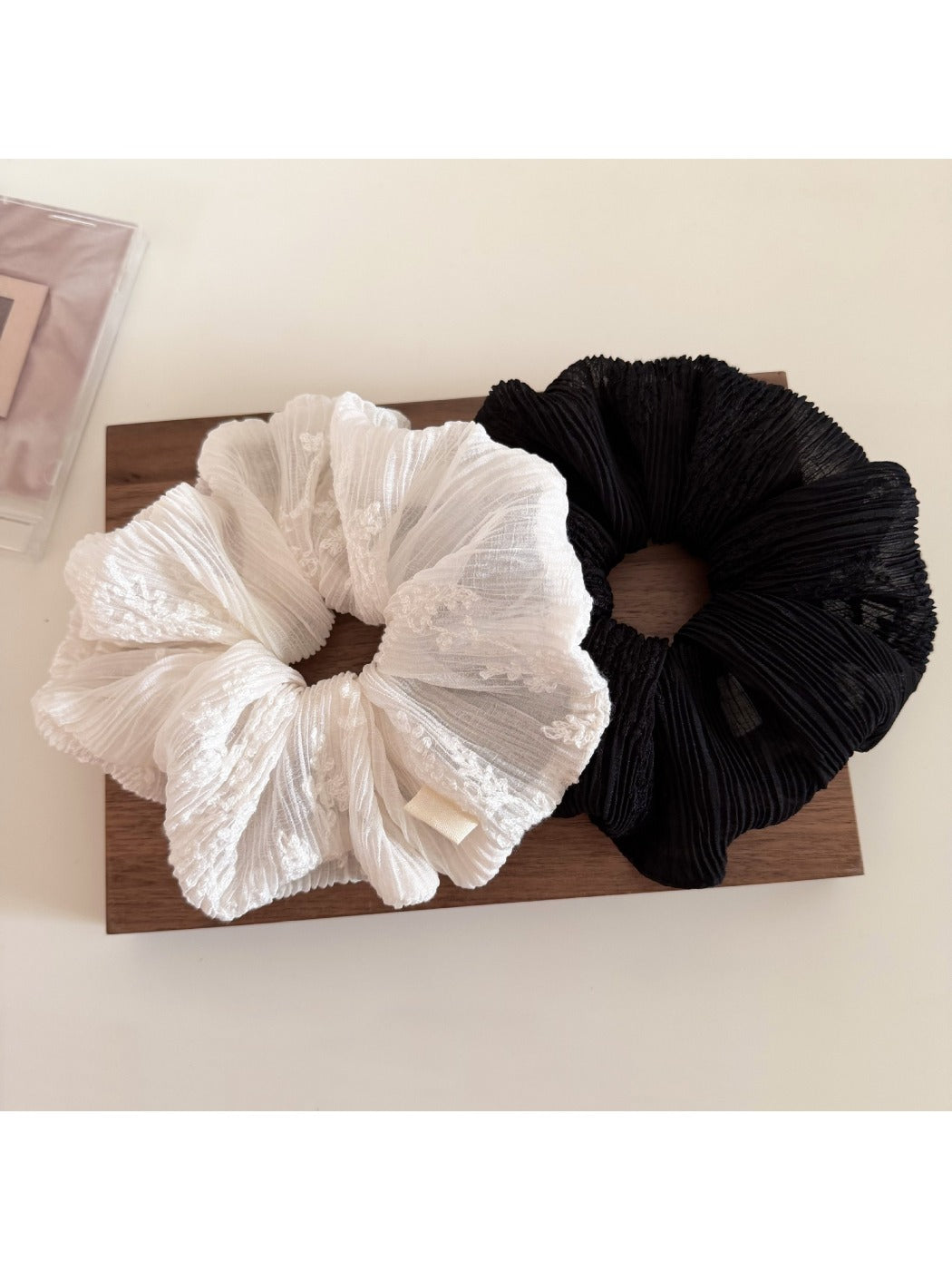 Gifty - Simple Textured Hair Scrunchie