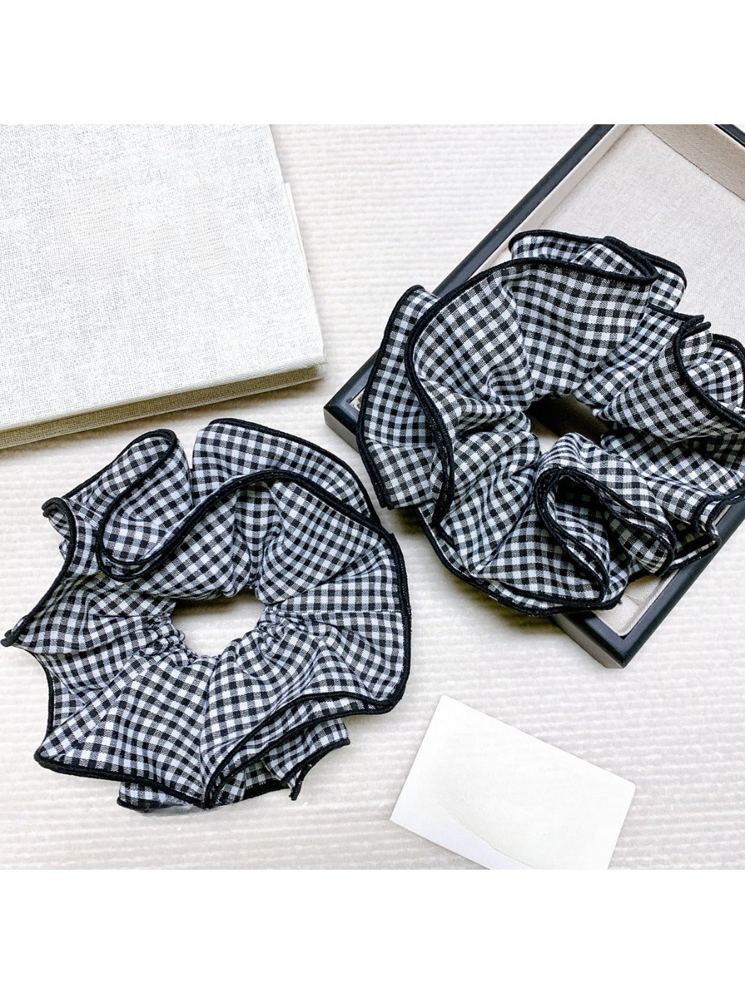 Gifty - Simple Stylish Black Checkered Scrunchie