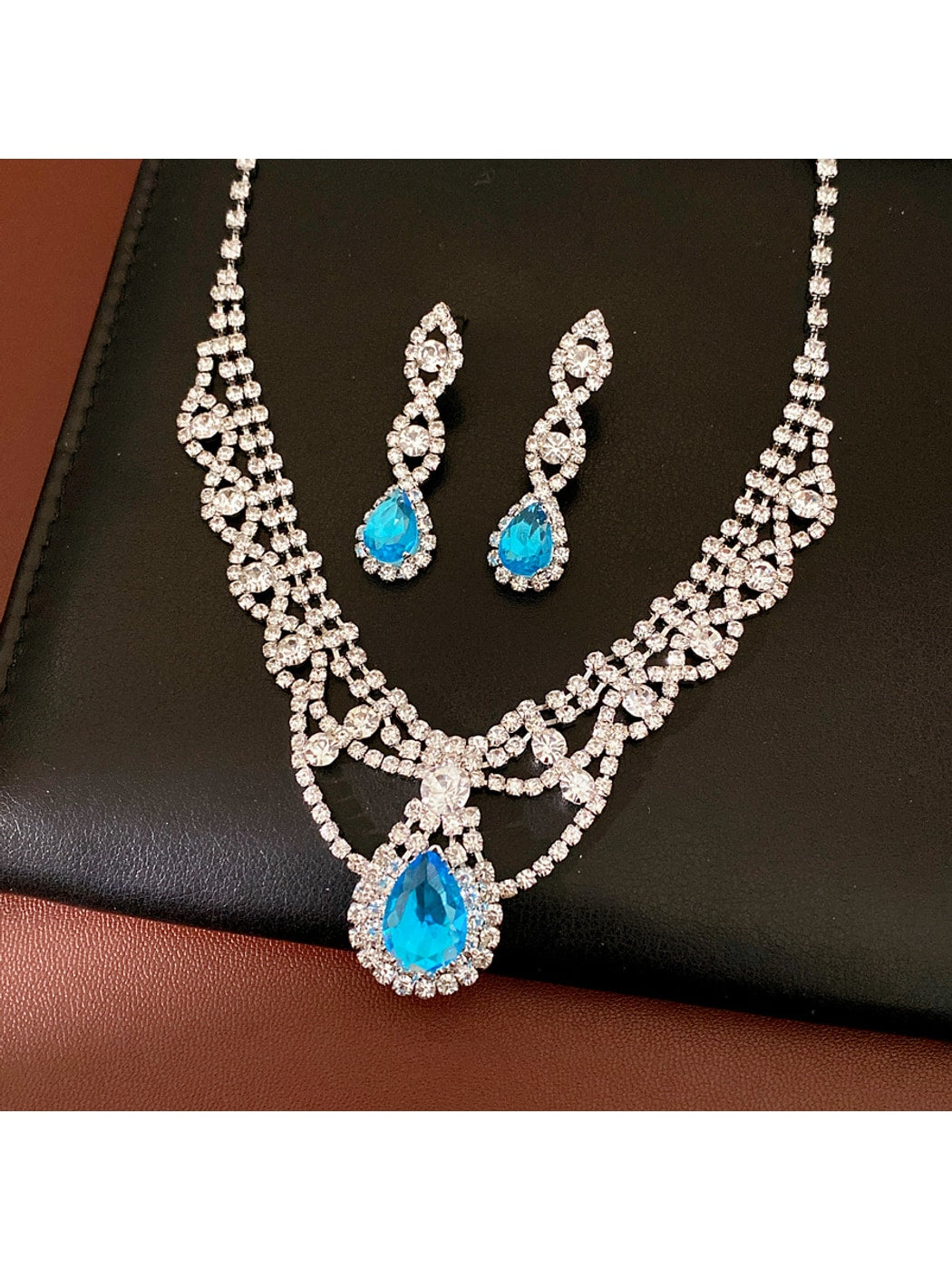 Nozari - Vintage Water Drop Necklace and Earrings Set