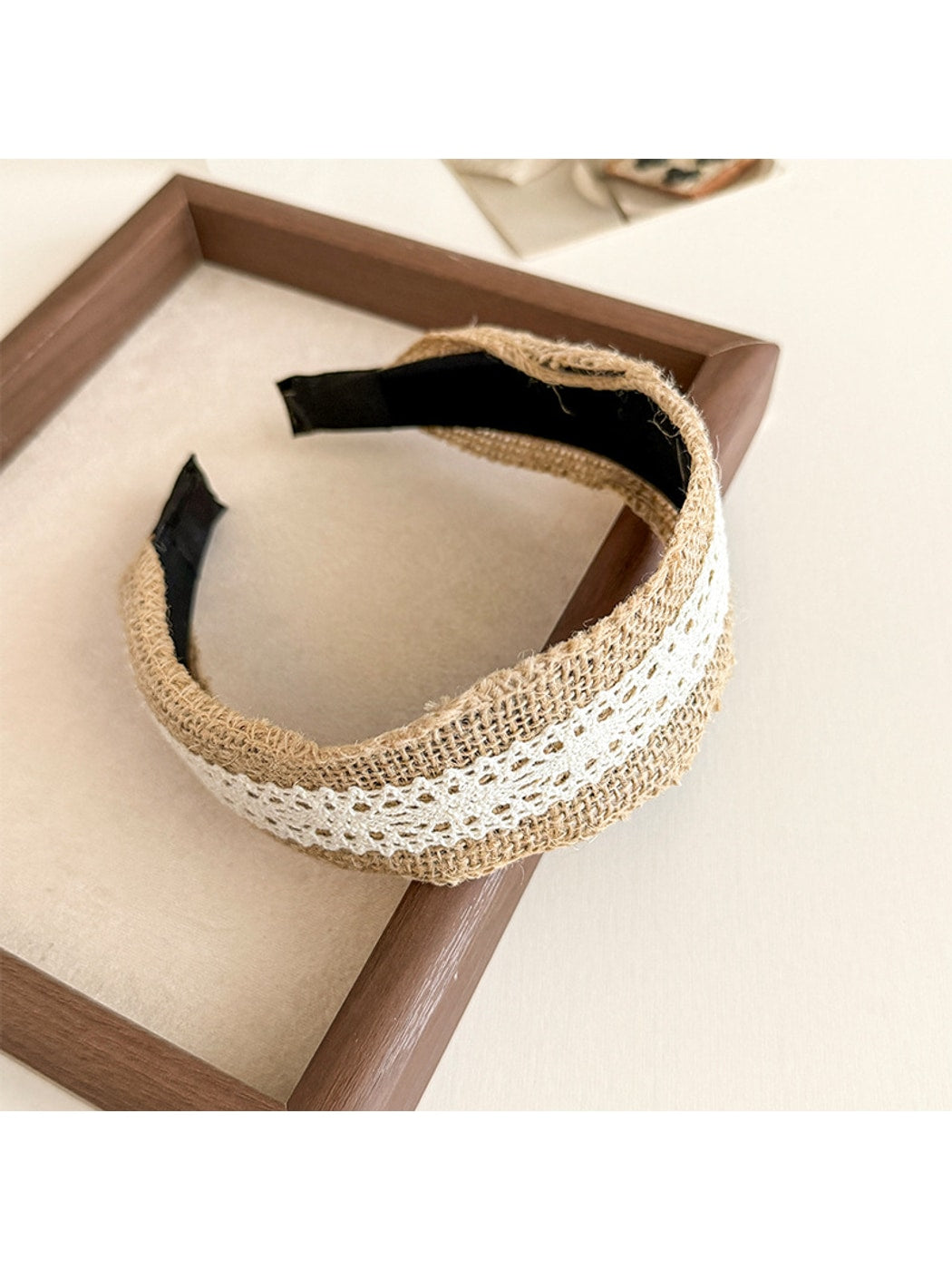 Gifty - Women's Wide Woven Lace Detail Textured Headband