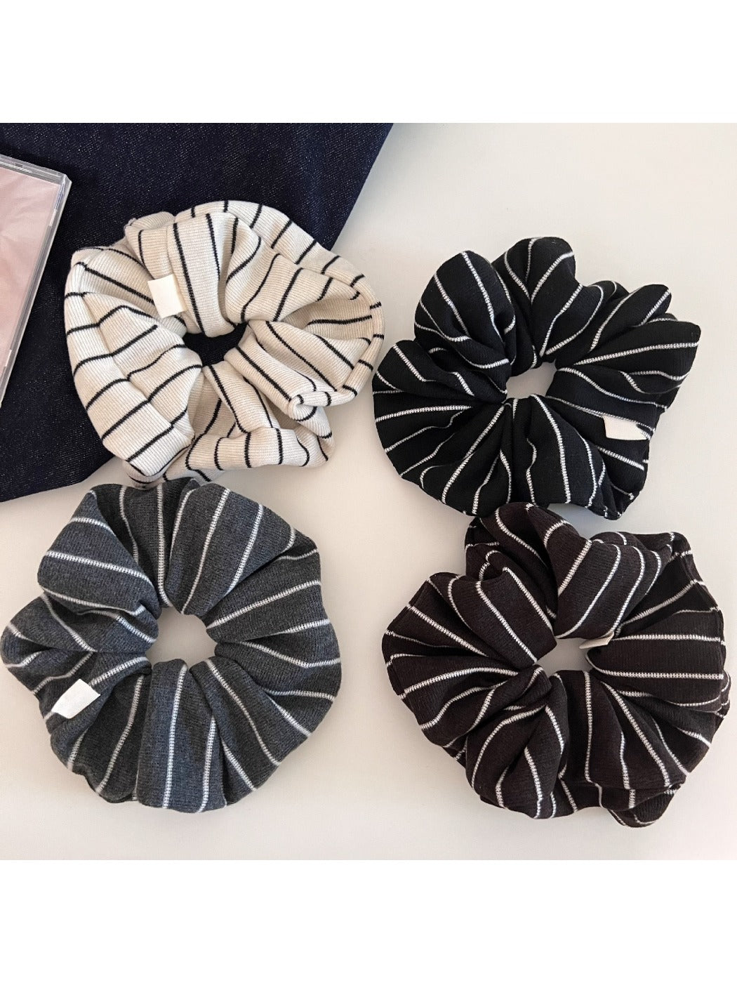 Gifty - Chic Minimalist Stripe Scrunchie