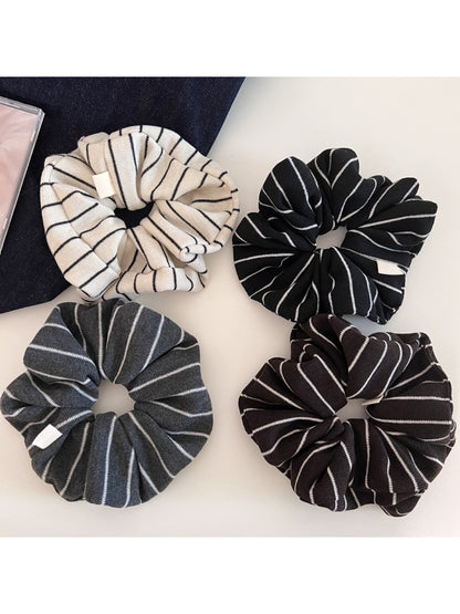 Gifty - Chic Minimalist Stripe Scrunchie