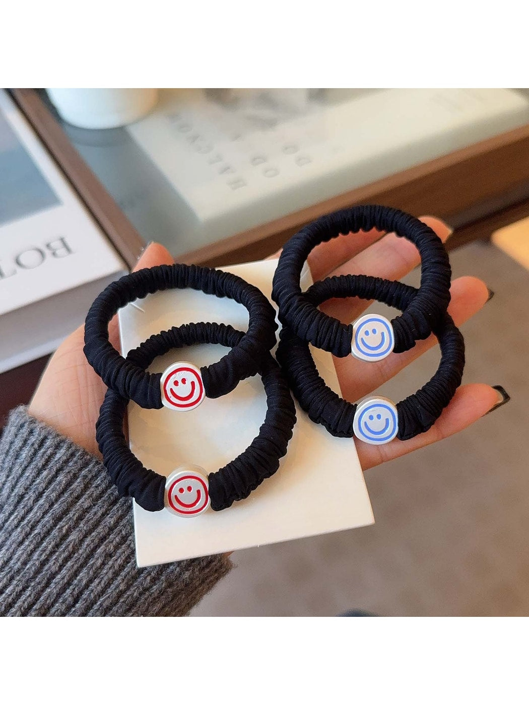 Gifty - Sweet Style Smiley Face Everyday Hair Tie