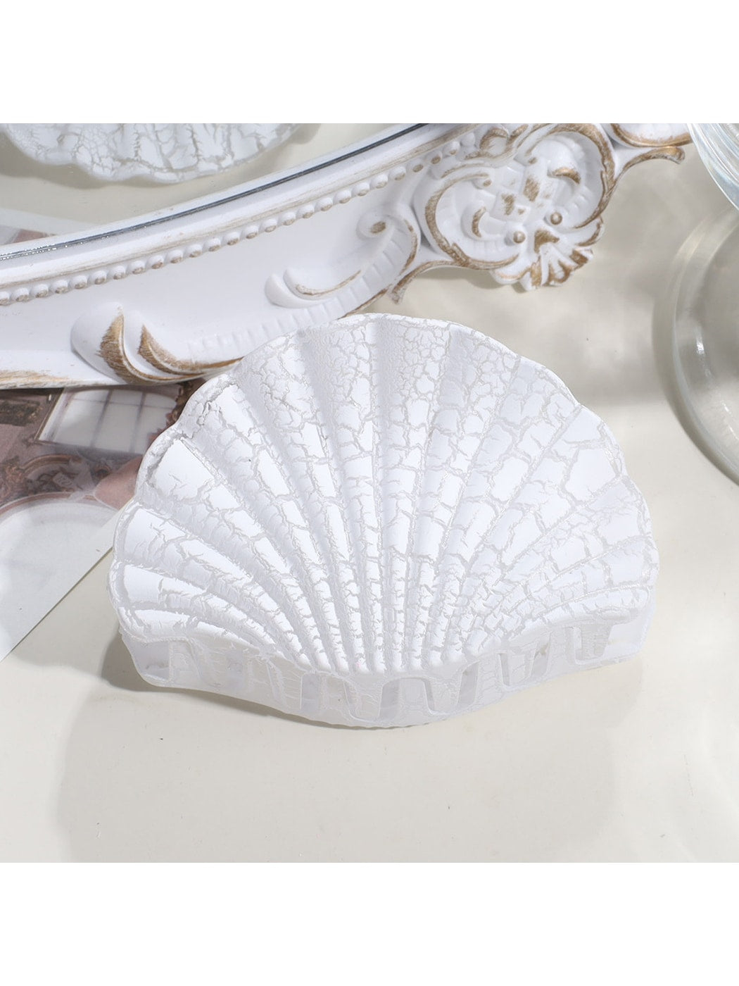 Beau - Textured Plastic Seashell Silhouette Claw Clip