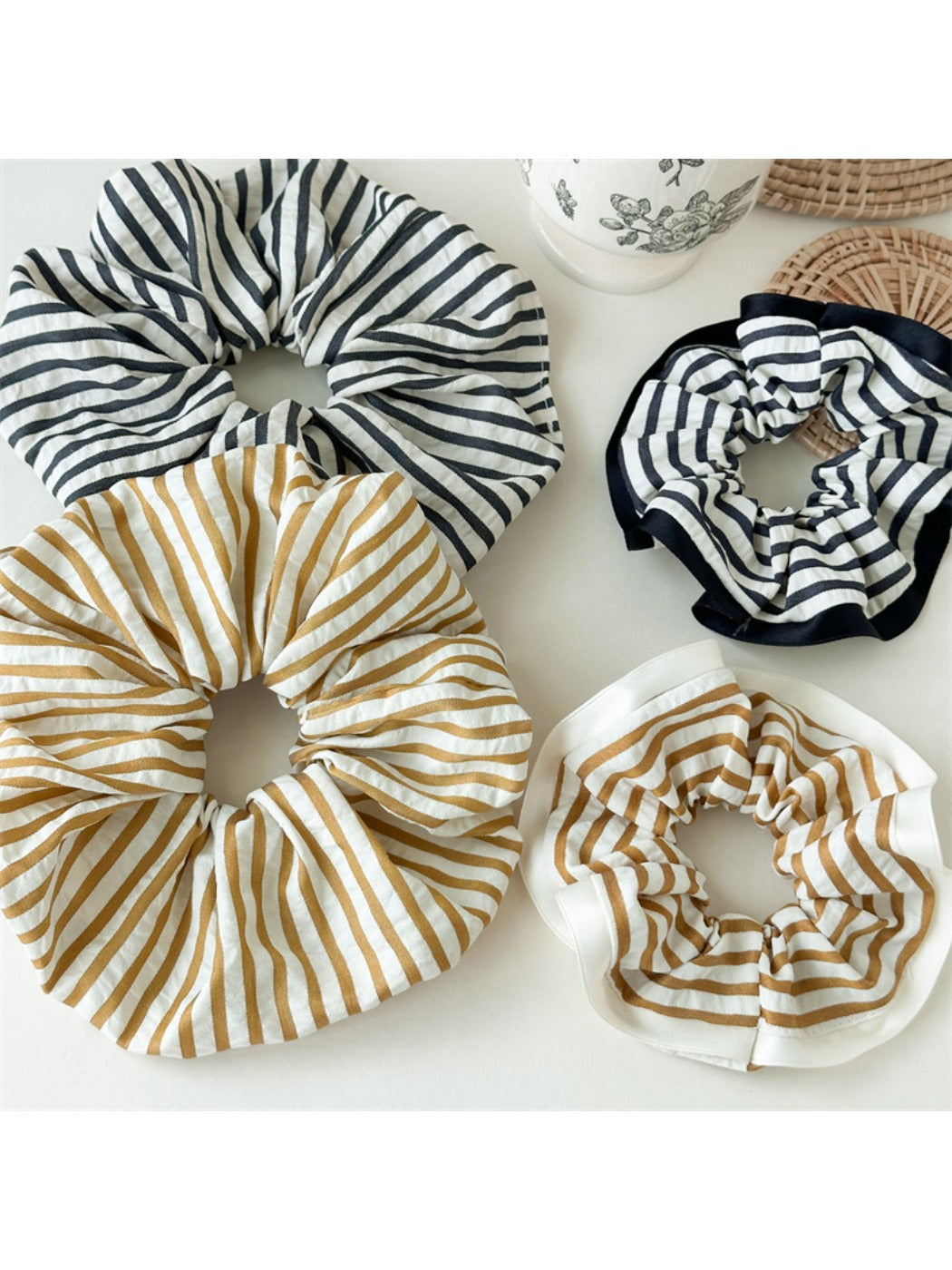 Gifty - Trendy Striped Fabric Scrunchie