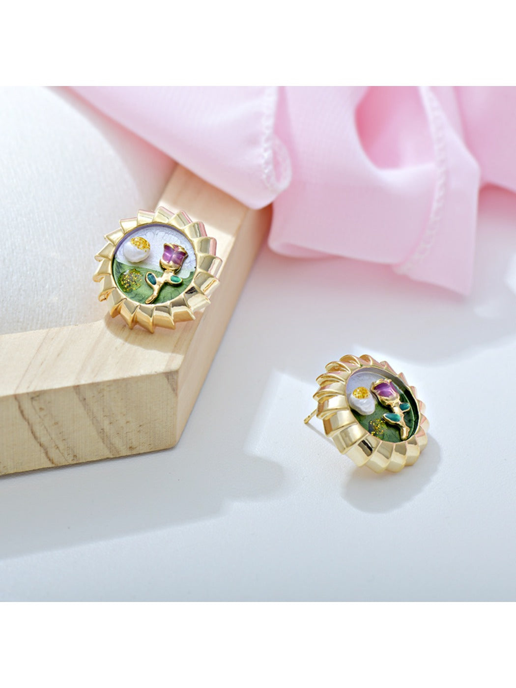 Earedge - Vintage Floral Stud Earrings