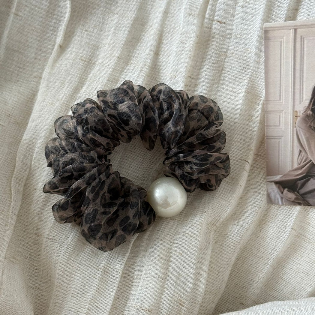 Gifty - Leopard Print Ruffled Bead Detail Scrunchie