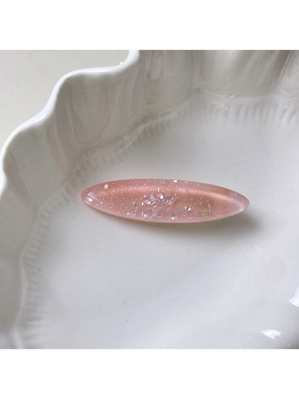 Beau - Minimalist Oval Shaped Hair Clip