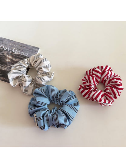 Gifty - Colorful Knitted Striped Scrunchie