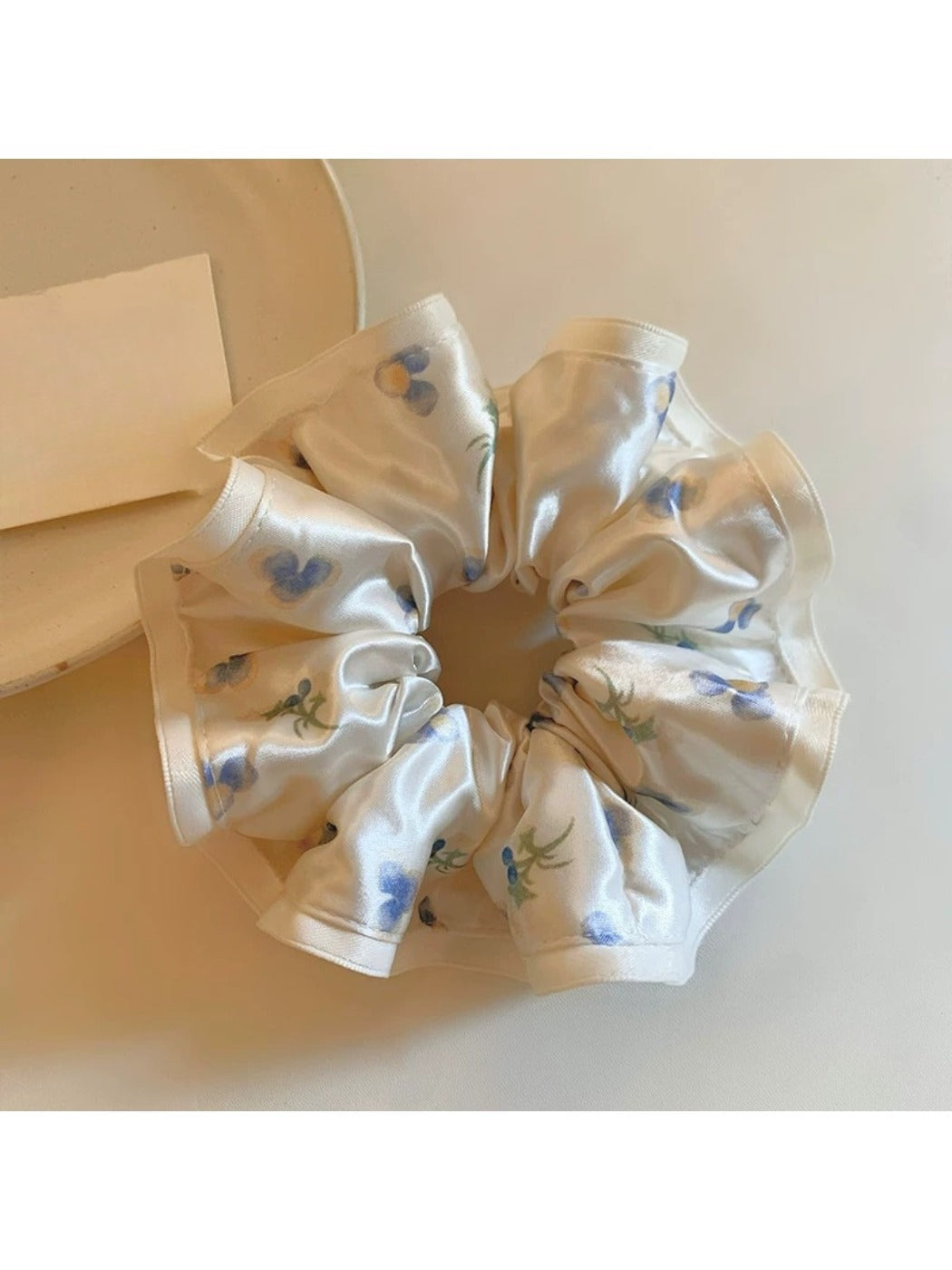Gifty - Elegant Satin Floral Scrunchie