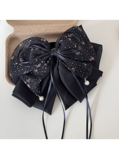 Beau hair claw clip open, displaying spring mechanism and bow design