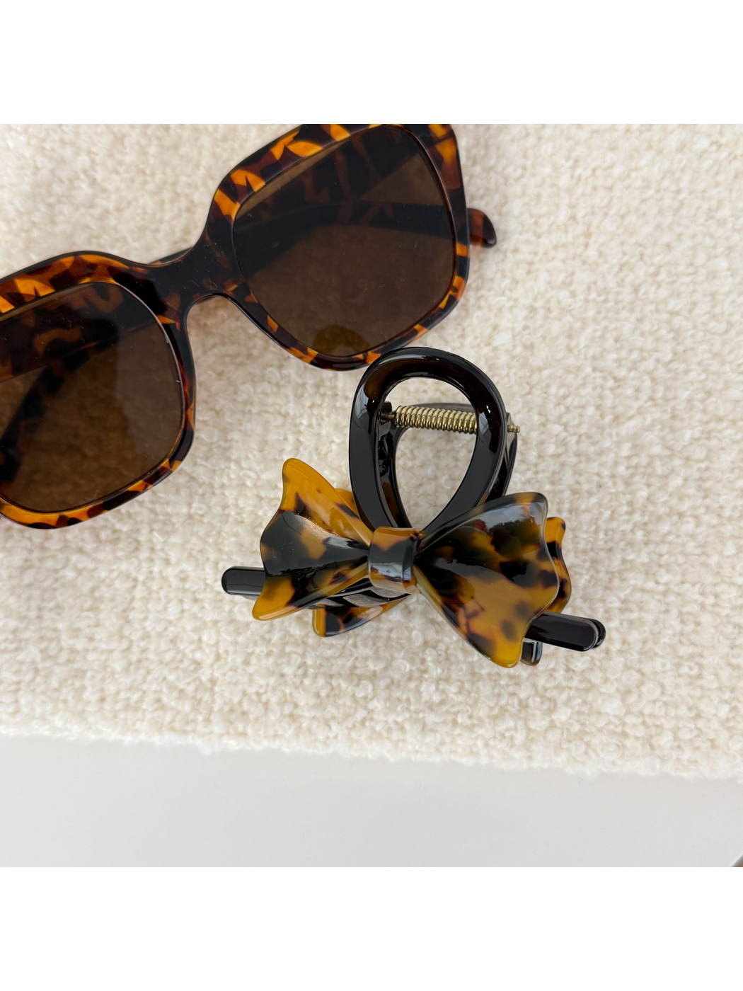 Beau - Glossy Bow Acetate Claw Hair Clip