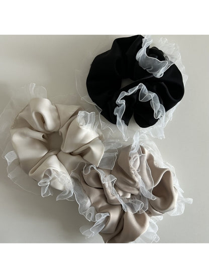 Gifty vintage tulle ruffle scrunchie styled in a model's hair