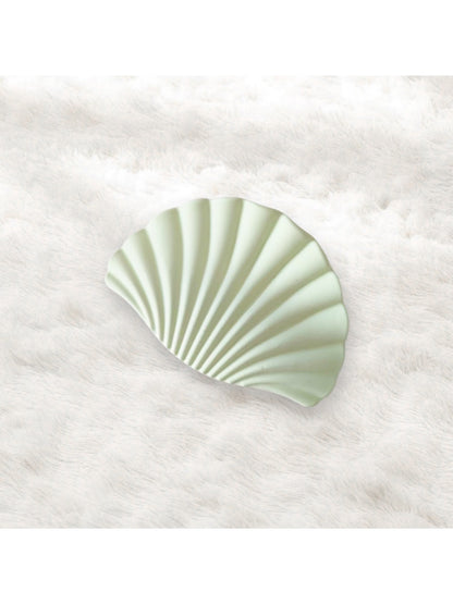Beau - Matte Plastic Fan Shape Everyday Claw Clip