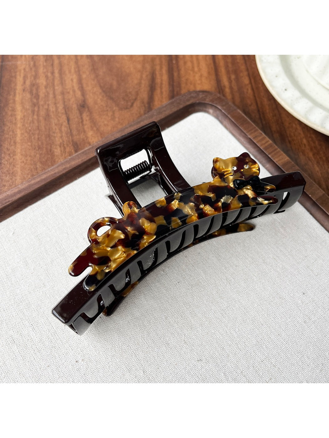 Beau claw clip holding hair, demonstrating size and grip strength