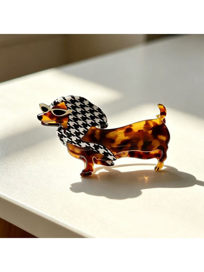Beau dachshund claw clip open showing spring mechanism and teeth