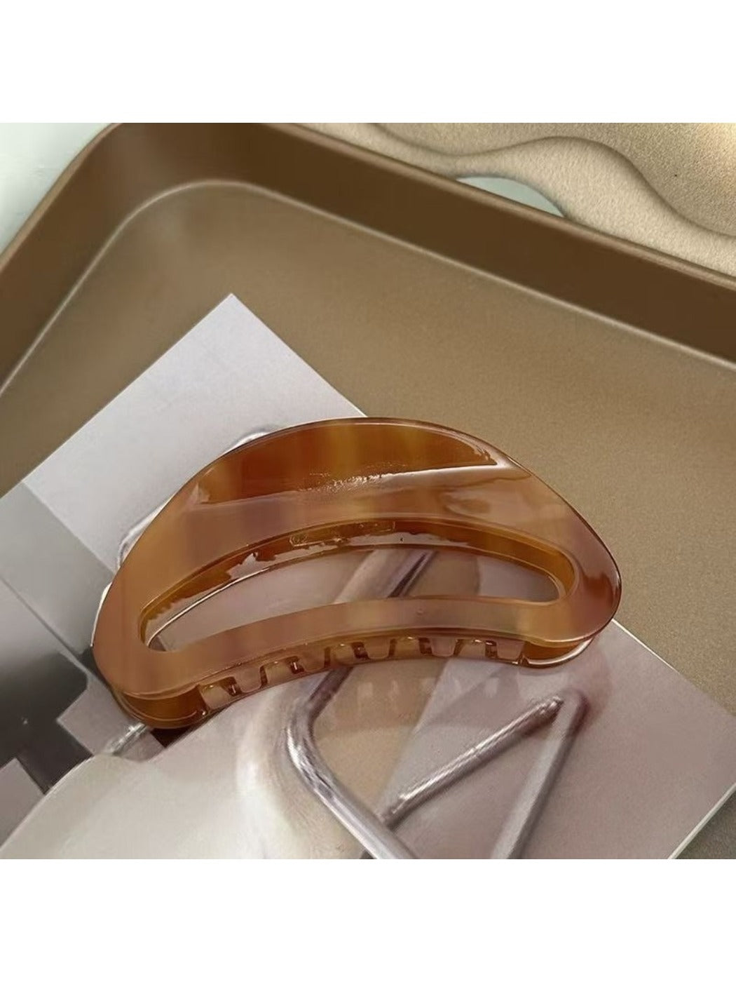 Beau - Retro Semi Circular Acetate Hair Clip