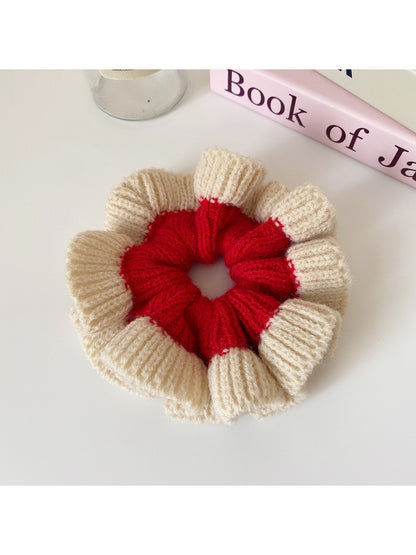Gifty - Chunky Yarn Scrunchie Hair Tie