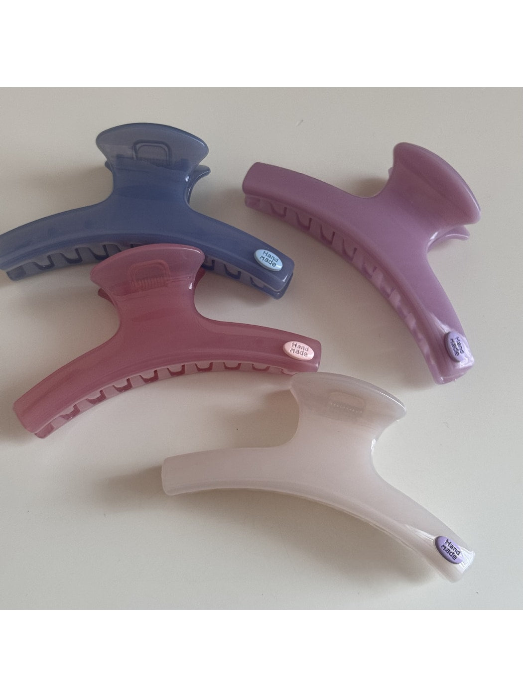Beau - Curved Straight Bar Design Claw Clip