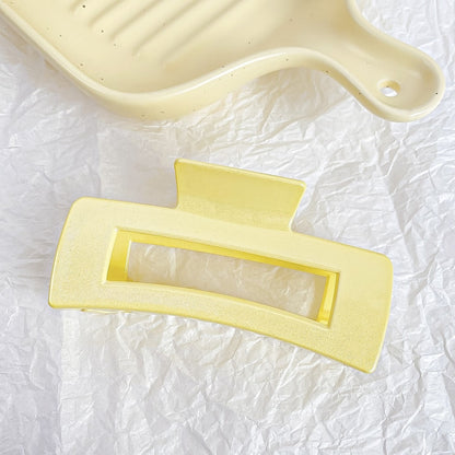 Beau - Geometric Plastic Line Detail Claw Hair Clip