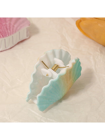 Beau - Minimalist Shell Shaped Hair Claw Clip