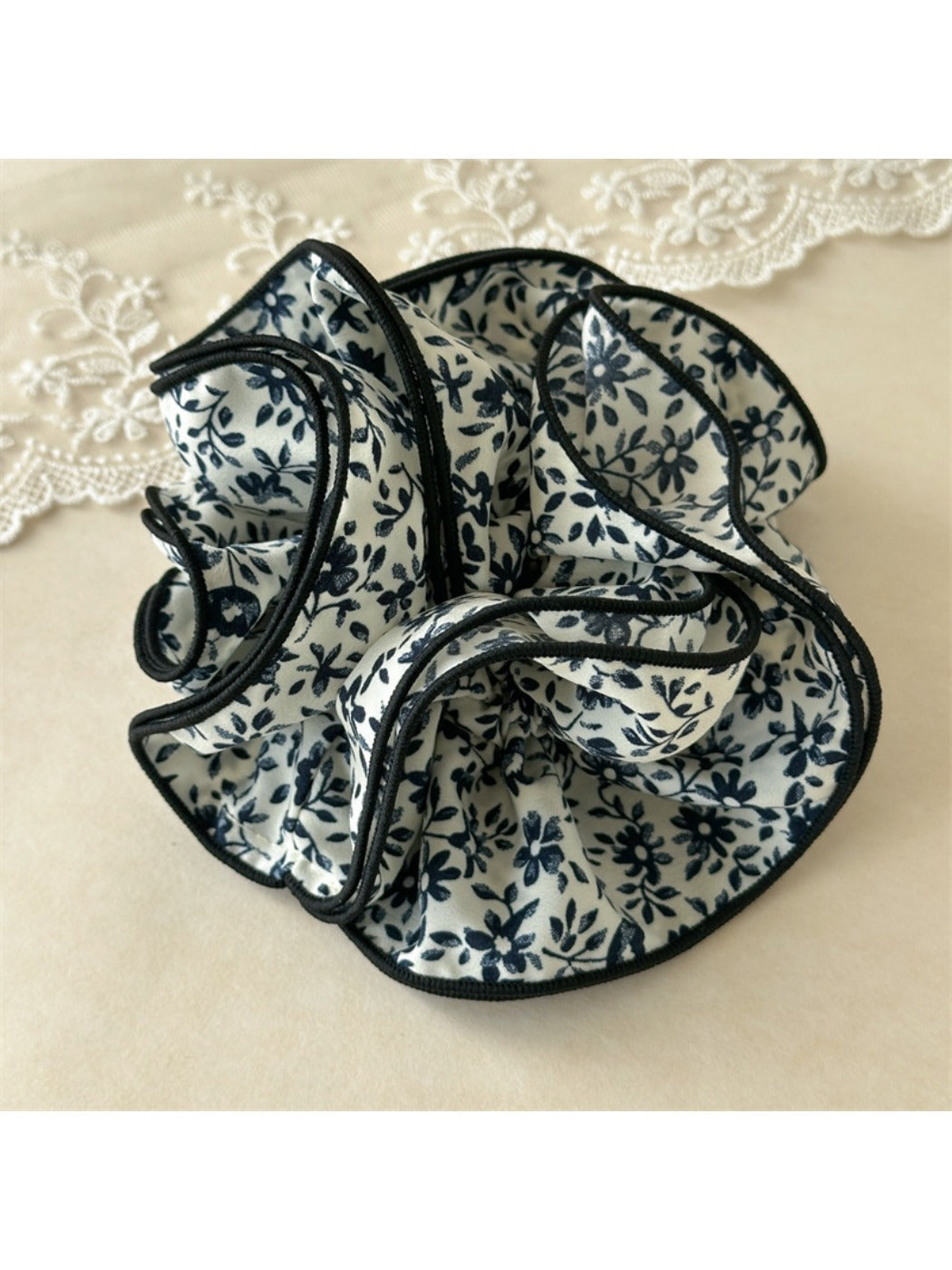 Gifty - Vintage Floral Tiered Scrunchie