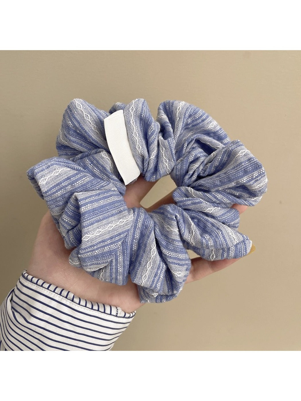 Gifty - Chic Striped Pleated Scrunchie