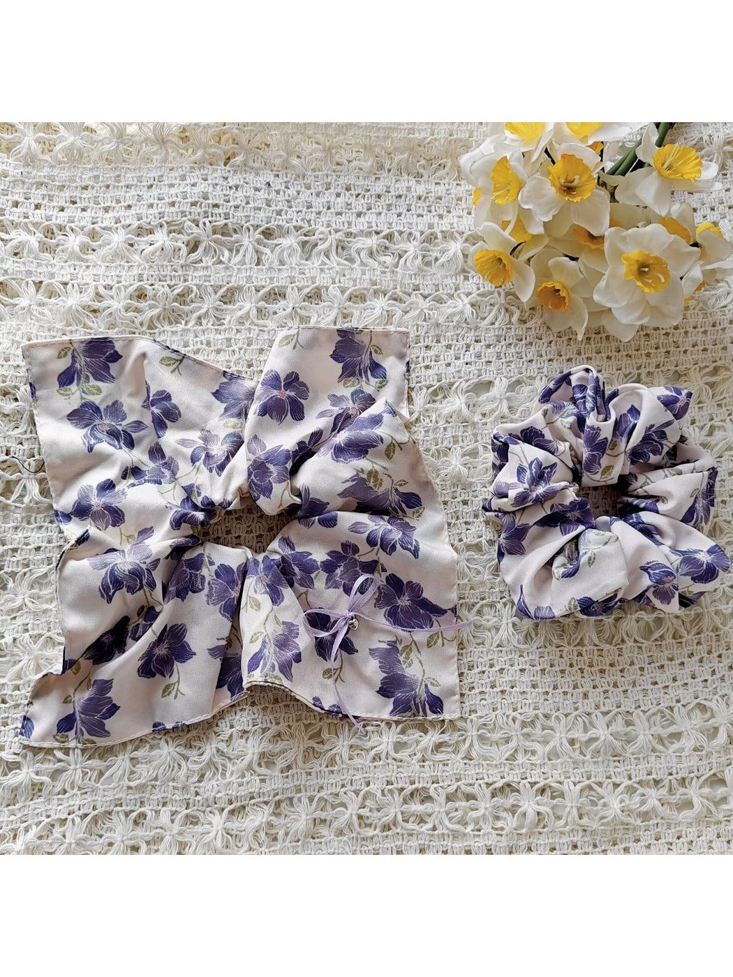 Gifty - Floral Polyester Scarf Style Scrunchie